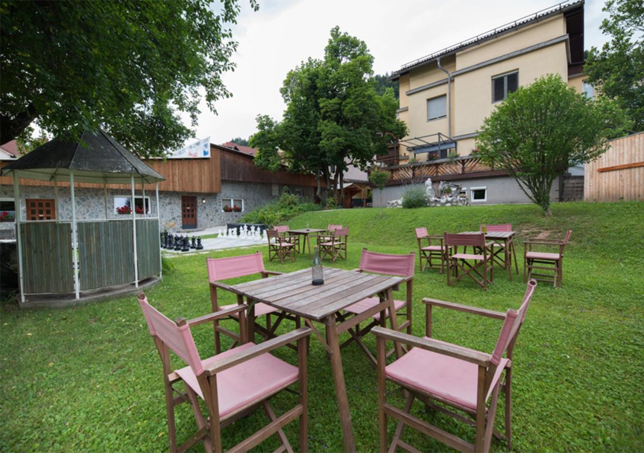 Klub Zlata Ribica Hotel Jesenice Ngoại thất bức ảnh