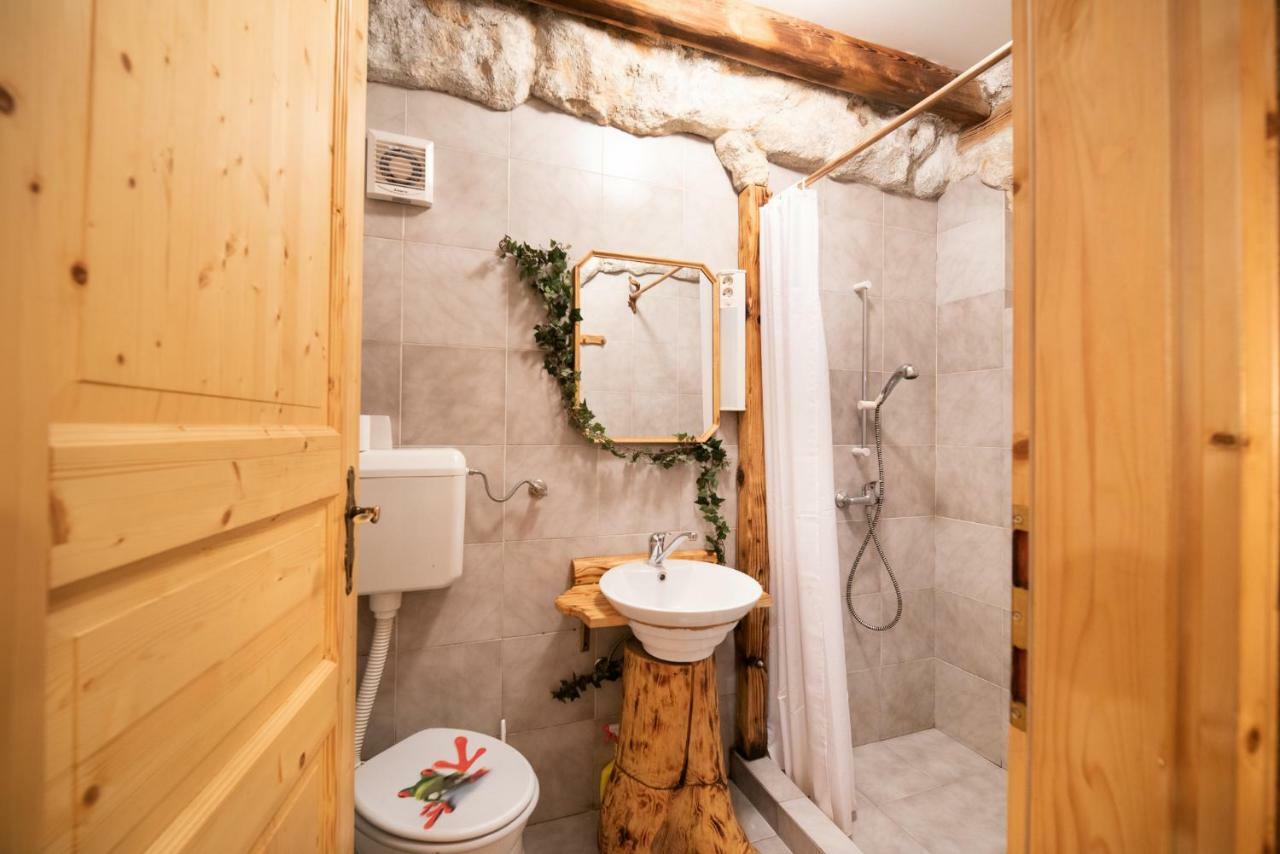 Klub Zlata Ribica Hotel Jesenice Ngoại thất bức ảnh
